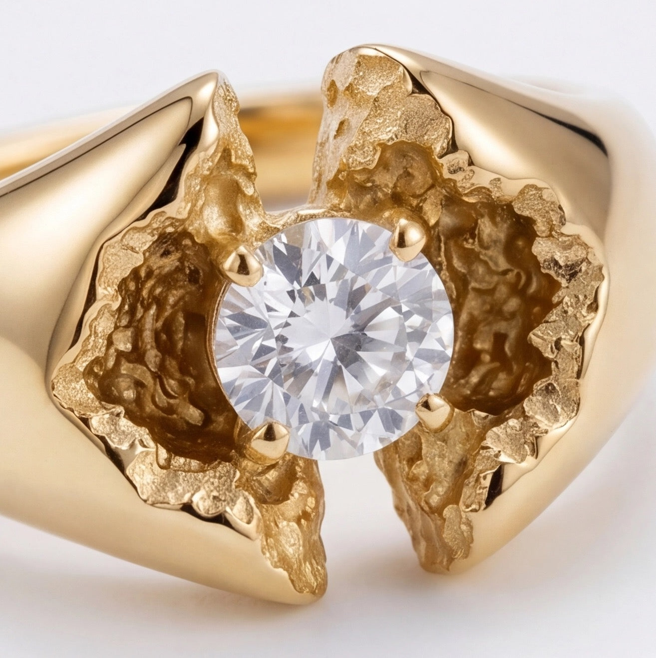 Éclos Round Cut Lab Grown Diamond Ring in Yellow Gold My Store
