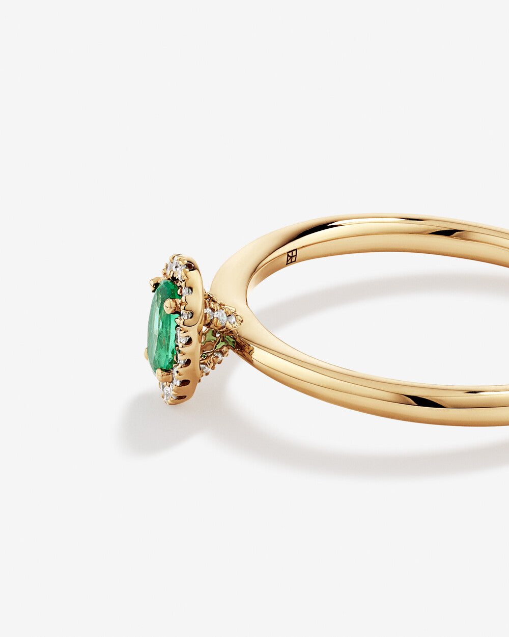 Oval Emerald Halo Ring in Yellow Gold