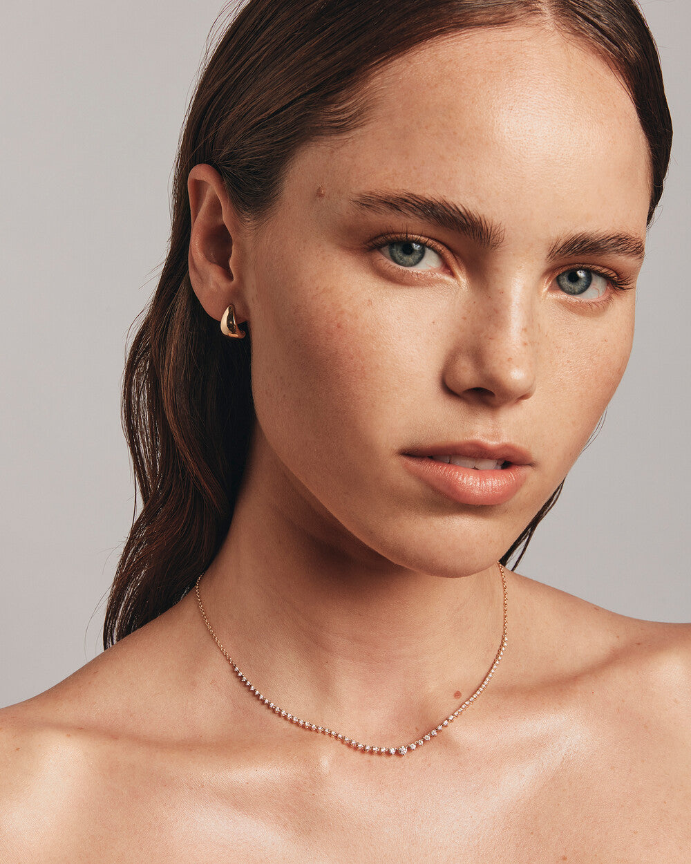 Round Graduated Lab-Grown Diamond Necklace in Yellow Gold